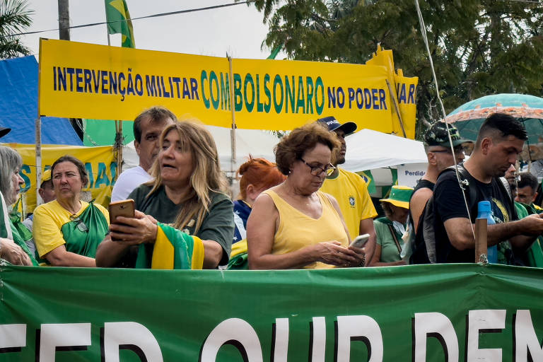 Movimentação de bolsonaristas em frente ao comando militar do Sudeste, no Ibirapuera, durante a posse do presidente Lula