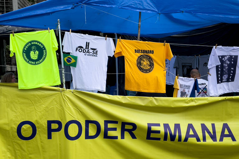 Movimentação de bolsonaristas em frente ao comando militar do Sudeste, no Ibirapuera, durante a posse do presidente Lula