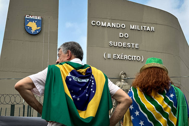 Movimentação de bolsonaristas em frente ao comando militar do Sudeste, no Ibirapuera, durante a posse do presidente Lula