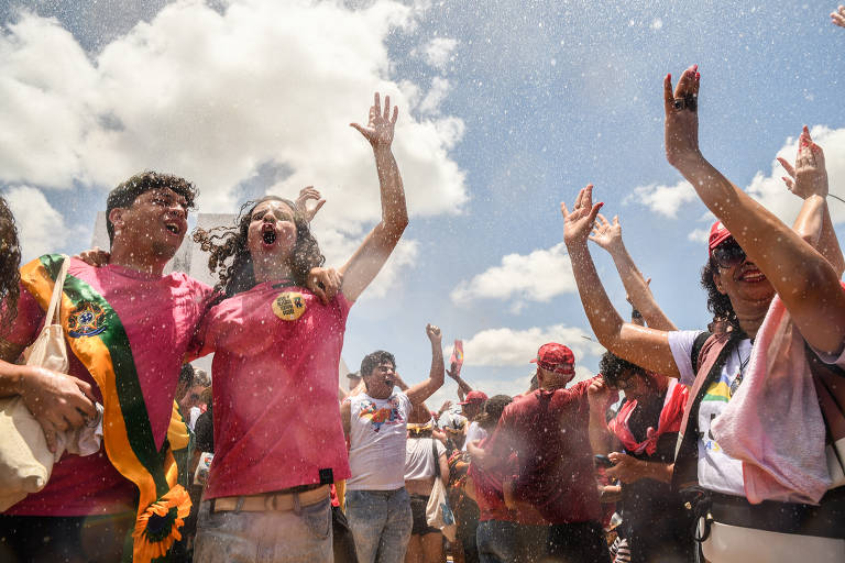 Multidão toma a Esplanada dos Ministérios para acompanhar a posse de Lula