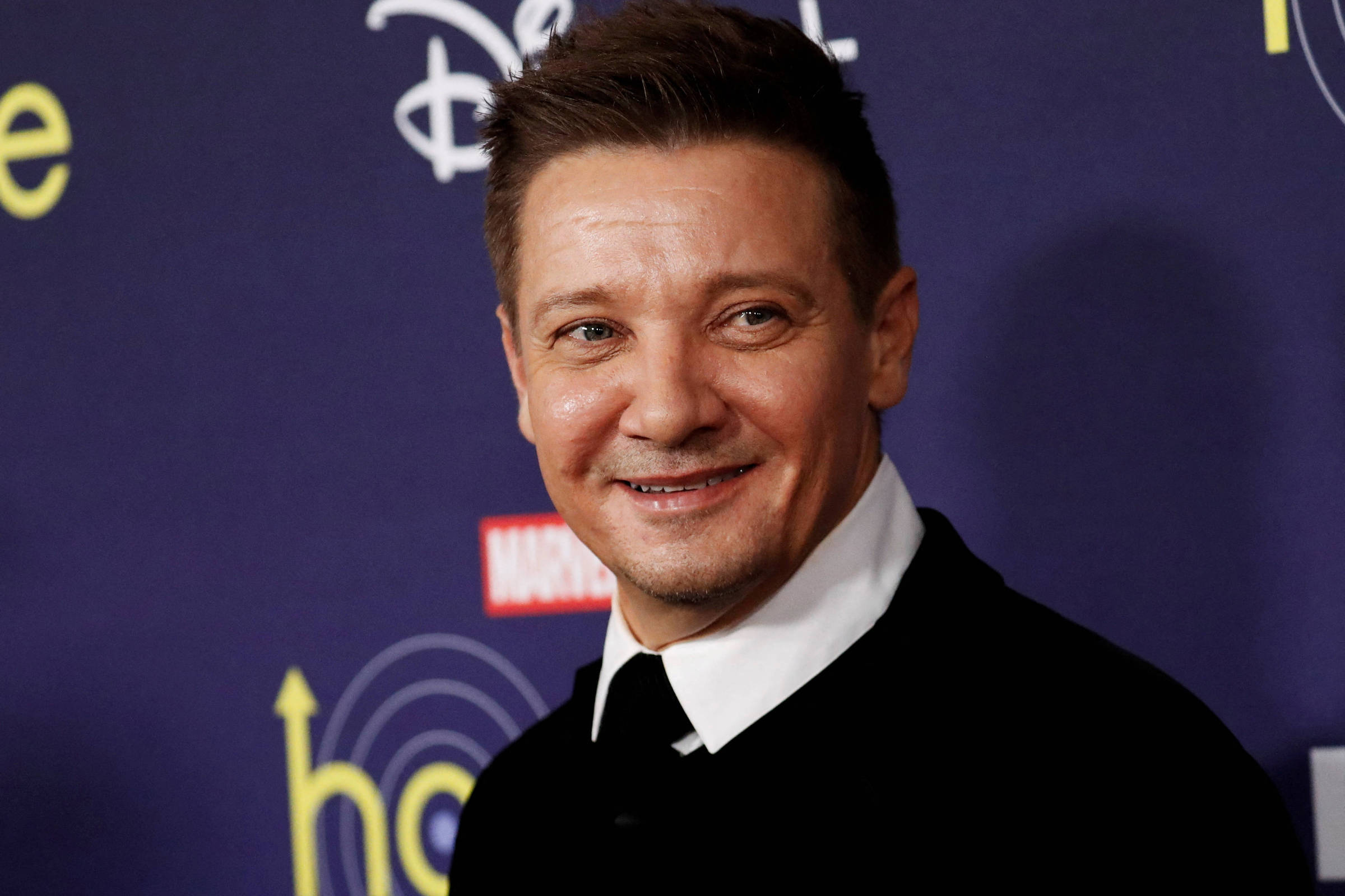 Jeremy Renner, intérprete do Gavião Arqueiro, sofre acidente e fica em  'estado crítico