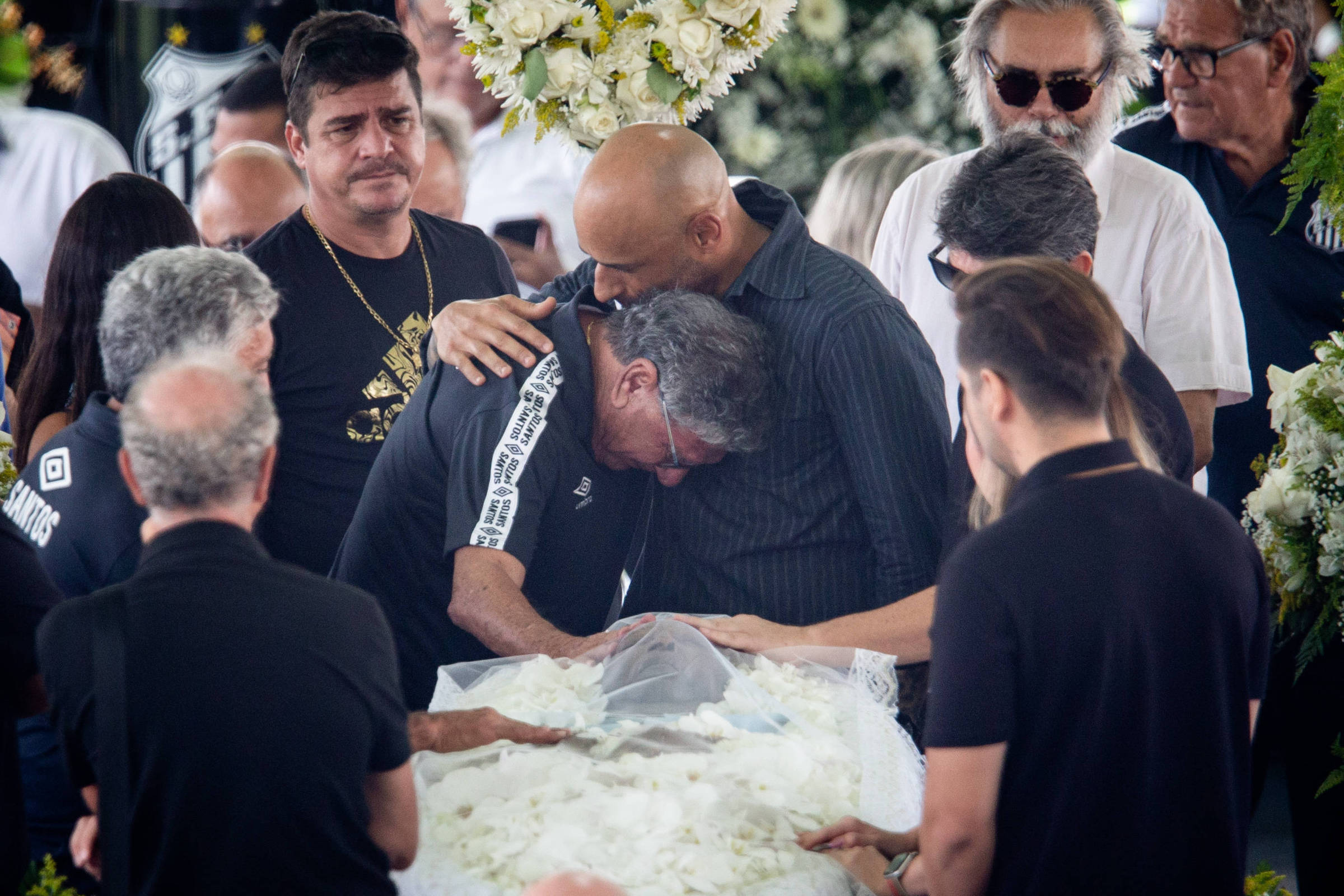 Corpo de jogador Sala chega à Argentina para funeral