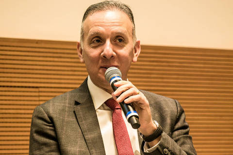 BR - SAO PAULO - SP - 23.09.2019 - SEMINARIO FOLHA - O BRASIL EM REFORMAS - Abertura, na foto, Claudio Roberto Gomes Conceicao, superintendente de publicacoes da FGV. Debate sobre reforma tributaria (esq p/ dir): Armando Castelar, FGV, Eduardo Cucolo, Folha de S.Paulo, Aguinaldo Ribeiro, deputado relator da reforma tributaria, e Manoel Pires, FGV. Keiny Andrade/Folhapress