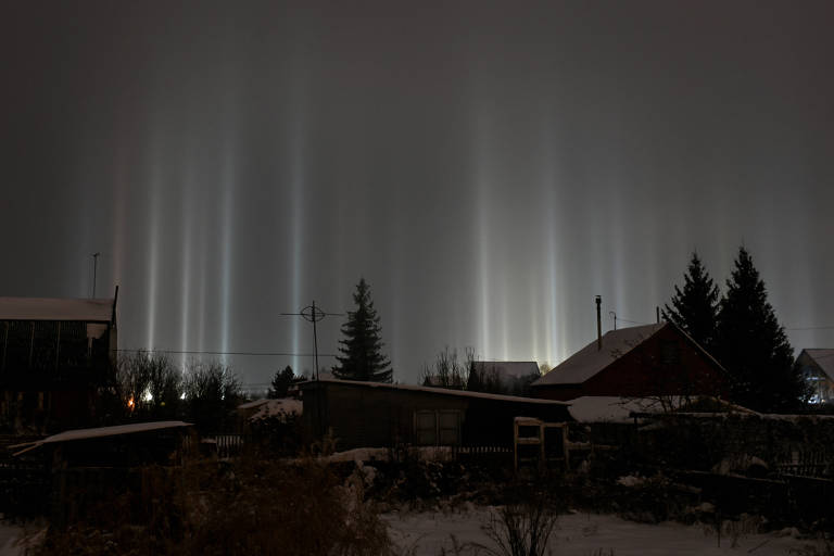 Fenômeno atmosférico dos 'pilares de luz' é observado na Rússia