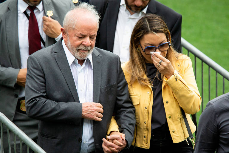Leitores comentam despedida de Pelé com Lula e ausência da seleção