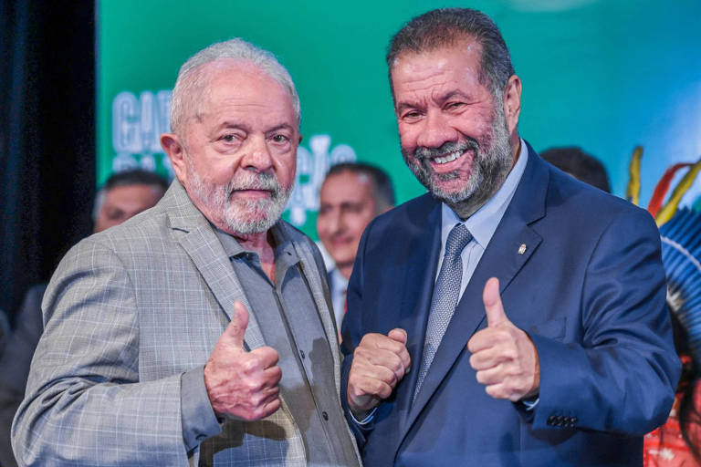 Presidente Luiz Inácio Lula da Silva com o ministro da Previdência, Carlos Lupi (PDT)