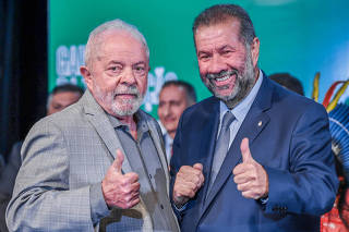 Lula com a ministro Carlos Lupi