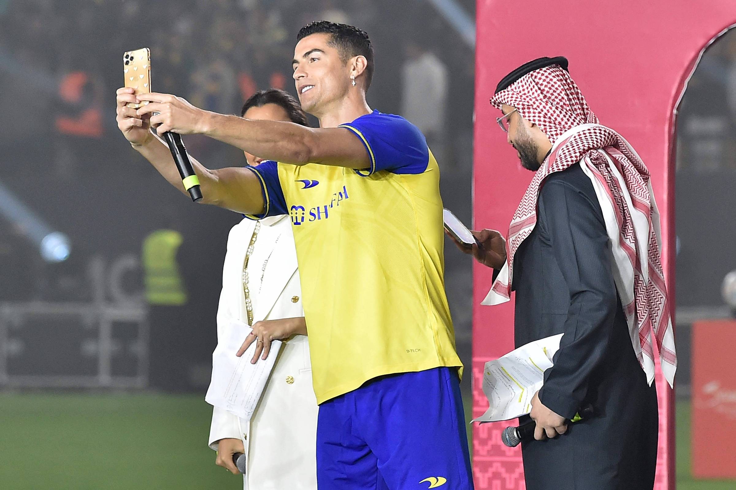 Аль наср перейдет в. Криштиану Роналду Аль Наср. Стадион Аль Наср Саудовская Аравия. Саудовская Аравия Аль Наср Роналду. Ronaldo в Аль Наср.