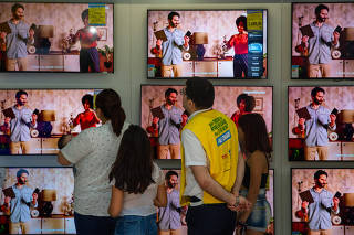 Varejo promove vale-tudo para convencer brasileiro a trocar de TV