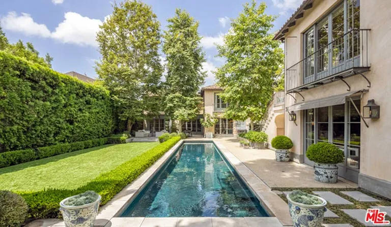 Alexandra Daddar vendeu sua mansão em Los Angeles