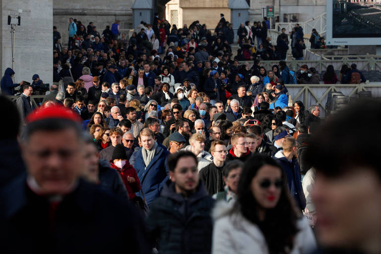 Vaticano encerra visita a corpo de Bento 16 e se prepara para 100 mil pessoas no funeral