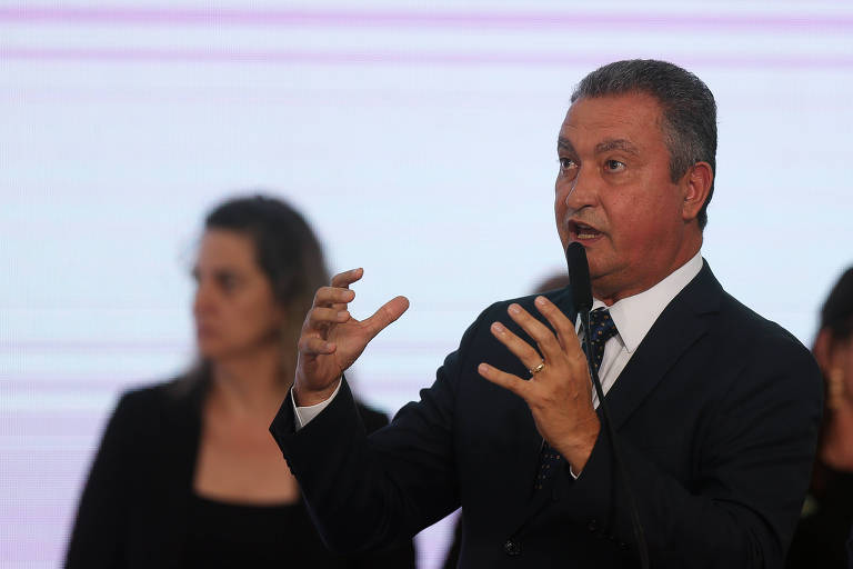 Há impacto evidente do salário mínimo porque Bolsonaro represou aposentadorias, diz Rui Costa