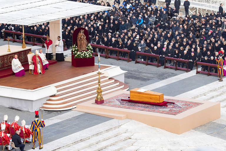 Papa Francisco presidirá funeral de Bento XVI em 5 de janeiro -  Internacional - Estado de Minas