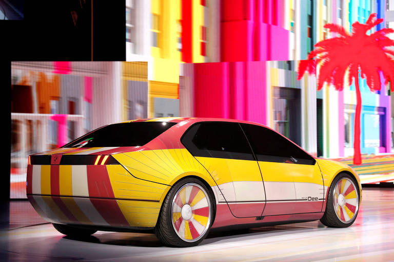 BMW apresenta protótipo de carro que muda de cor e faz projeção no para-brisa