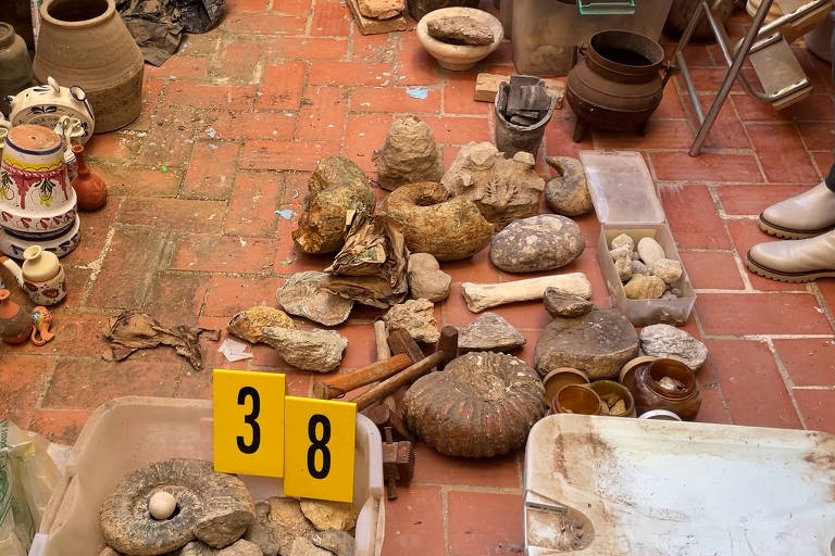 Artefatos arqueológicos recuperados pela Guarda Civil da Espanha