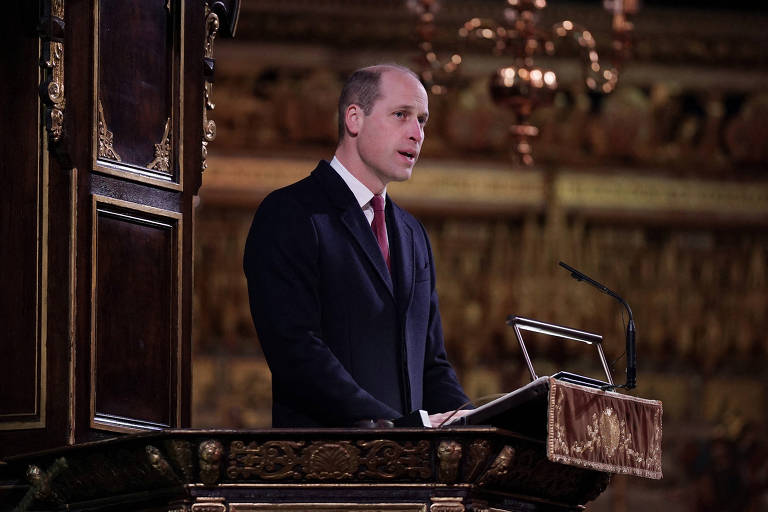 Príncipe William está furioso com acusações feitas por Harry em livro, diz site