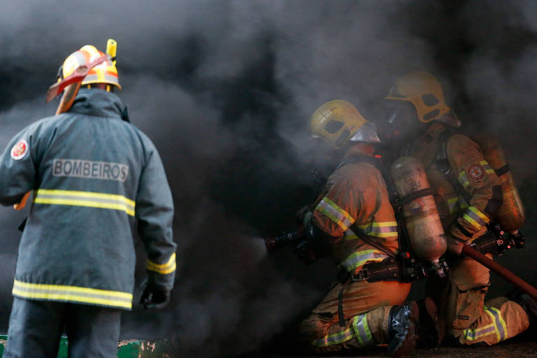 'Por que prédios pegam fogo e churrasqueiras, não?'; bombeiro responde