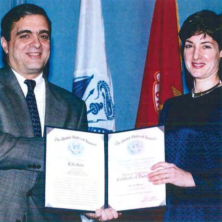 Em 1997, Ana Montes recebeu um reconhecimento do então diretor da CIA George Tenet