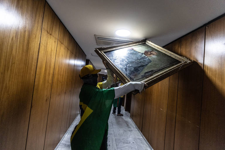 Golpista destroi quadro no Palácio do Planalto