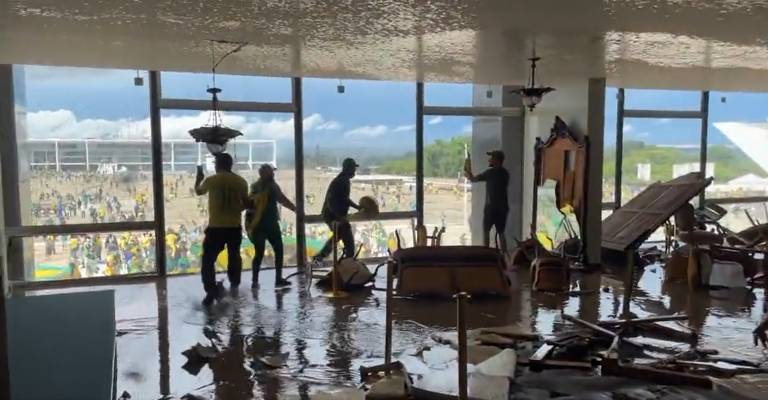 Depredação do Salão Nobre em invasão bolsonarista à Brasília, neste domingo (8)