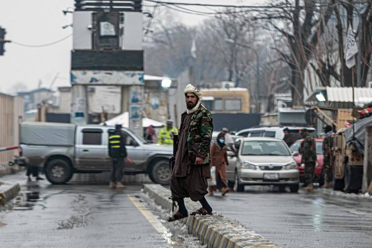 Ataque de homem-bomba deixa 20 mortos perto de chancelaria no Afeganistão