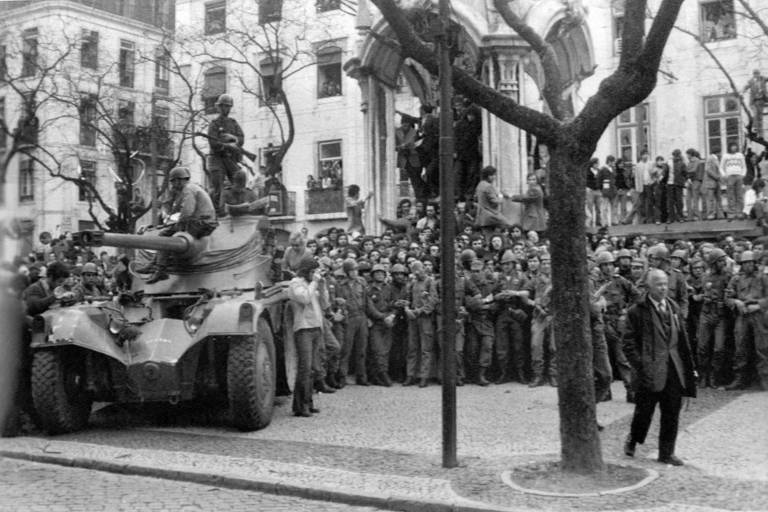 Como o último ditador português foi acolhido pelas elites brasileiras