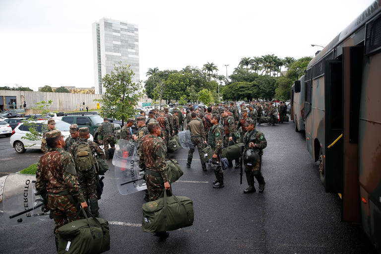 Soldados do Batalhão de Guarda Presidencial chegam para reforçar segurança no Planalto