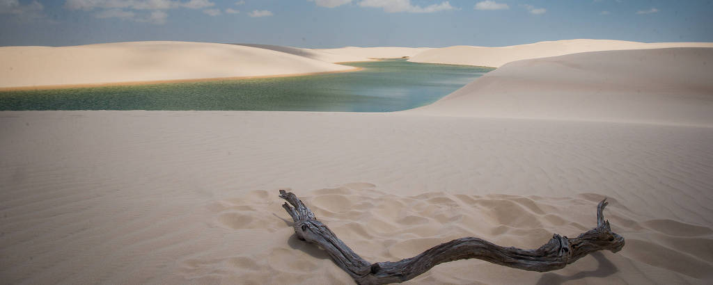 Com 150 mil hectares, os Lençóis Maranhenses, em Barreirinhas (MA), abrigam dunas, lagoas de água doce, áreas de restinga e manguezais