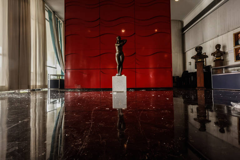 Senado Federal destruído por vândalos