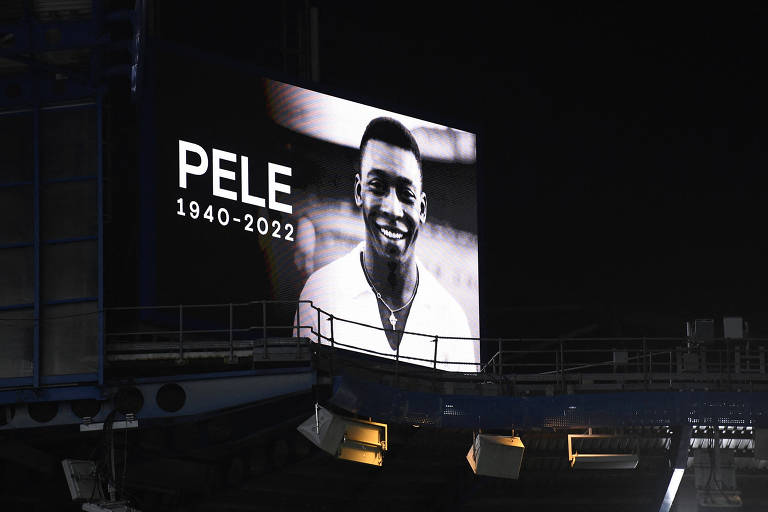 Pelé é ícone da luta racial para dupla de refugiados nigerianos no Reino Unido