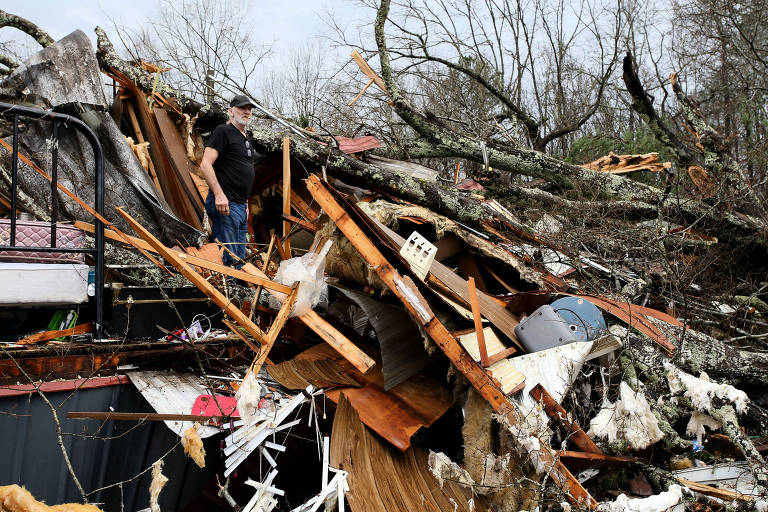 Série de tornados deixa ao menos 9 mortos nos EUA, e Alabama fala em novas vítimas