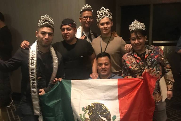 Fãs de concursos aguardam no hotel, na esperança de ver a Miss México 