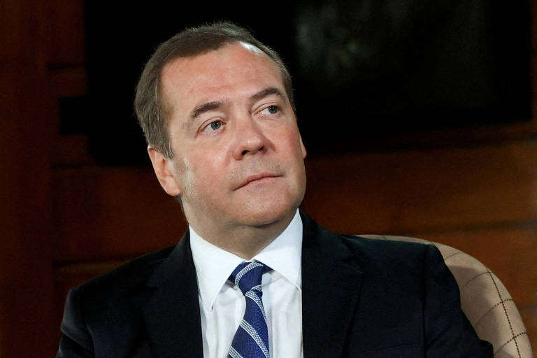 Ex-presidente da Rússia Dmitri Medvedev em entrevista nas proximidades de Moscou