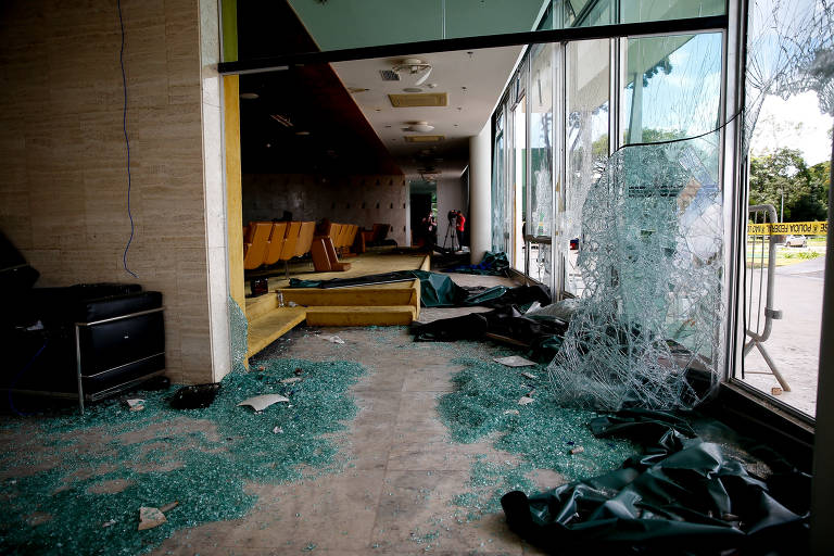 Destruição no prédio do Supremo Tribunal Federal, após o 8 de janeiro