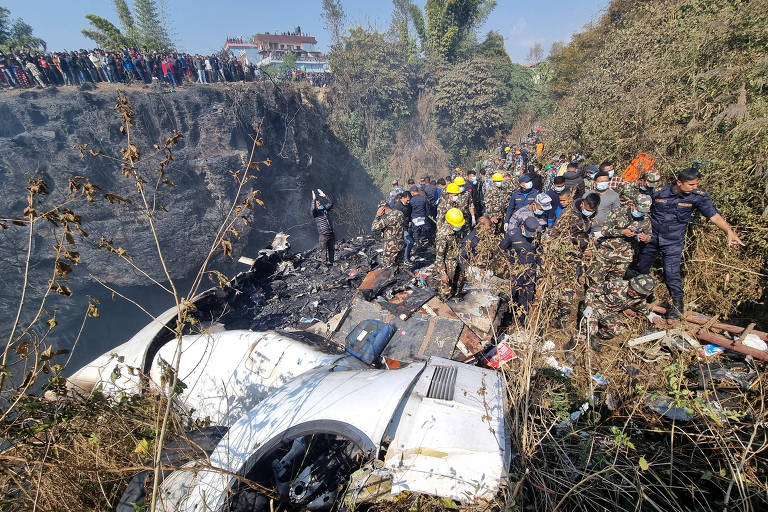 Queda de avião deixa ao menos 68 mortos no Nepal