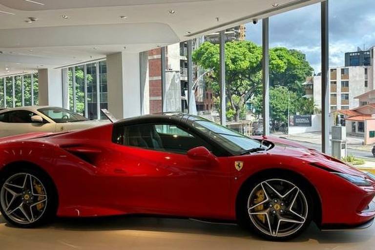 Concessionária Ferrari aberta no ano passado no bairro de Las Mercedes