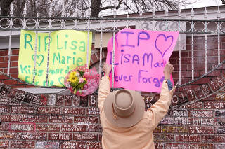 Music fans pay their respect in memory of singer Lisa Marie Presley in Memphis