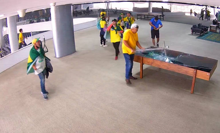 Imagens inéditas das câmeras de segurança do Palácio do Planalto mostram a destruição promovida pelos extremistas bolsonaristas