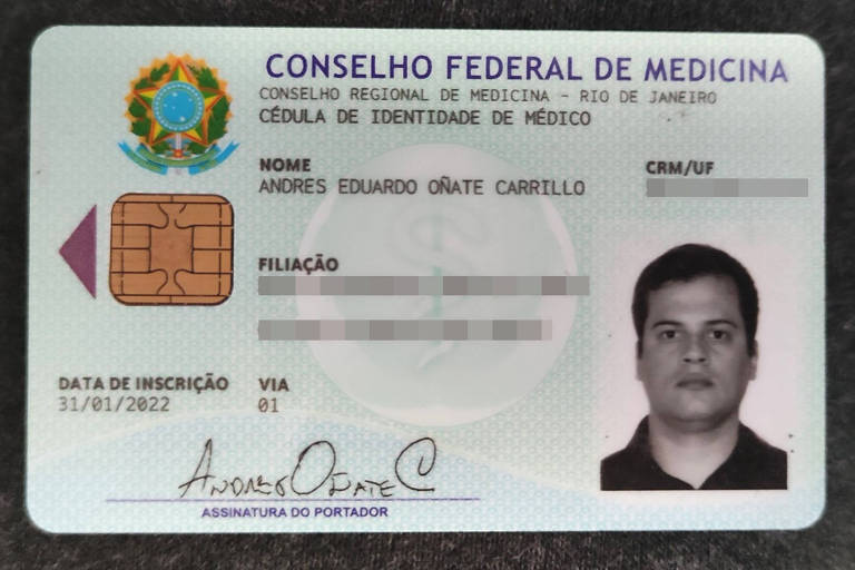 Imagem mostra carteira de identificação do médico anestesista pelo Conselho Federal de Medicina