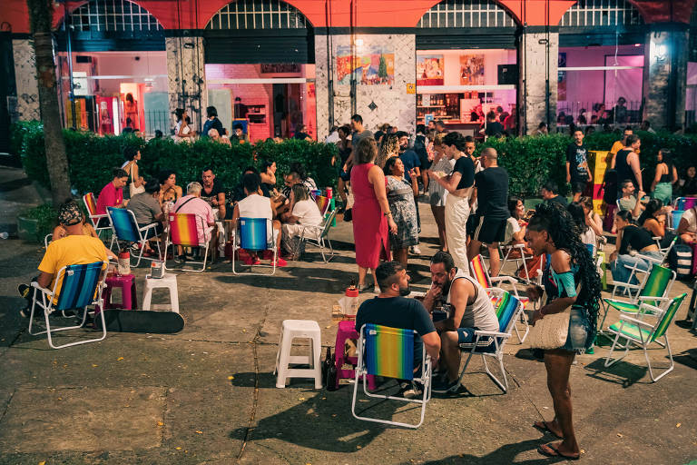 Cadeira de praia nos bares de SP justifica o sarro dos cariocas