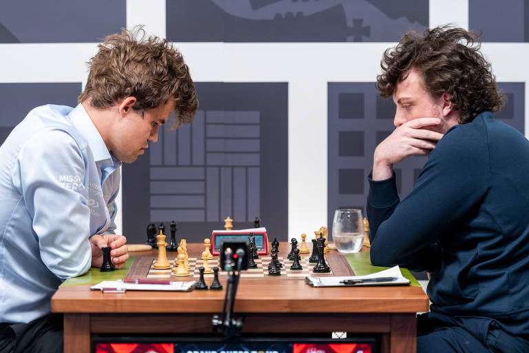 Magnus Carlsen ATACA Caruana do Começo ao Fim! 