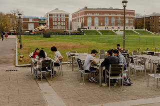 Students eating lunch outside on the Wesleyan University campus in Middletown, Conn. on Nov. 11, 2022.  (Bea Oyster/The New York Times)