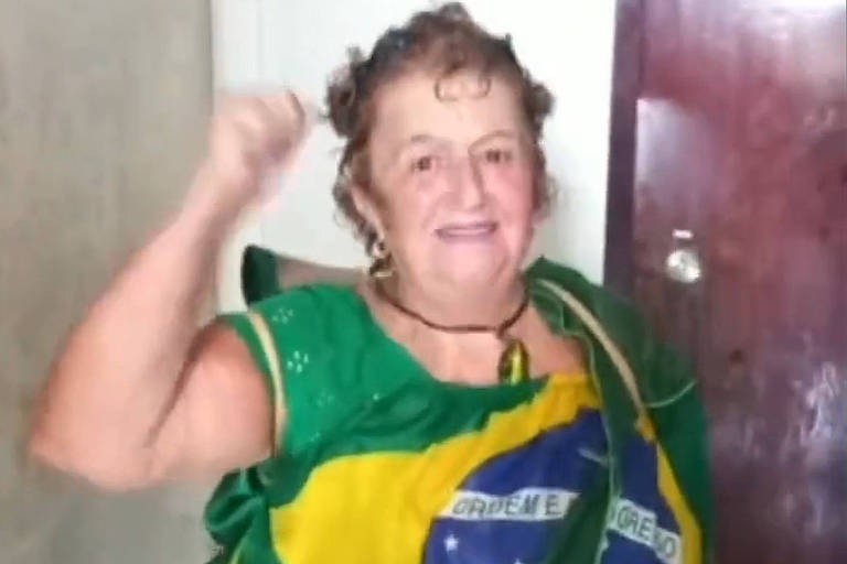 A bolsonarista Maria de Fátima Mendonça Jacinto Souza, 67
