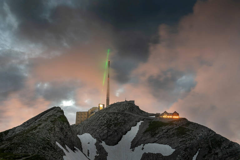 Cientistas construiram laser dentro de telescópio no topo da montanha Säntis, na Suíça