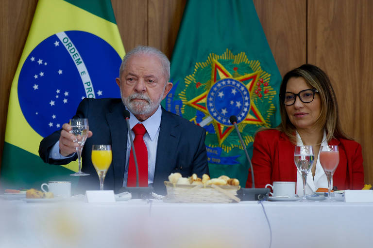 Lula culpou Bolsonaro sobre móveis do Alvorada: 'Não tem que levar cama embora'; veja vídeo