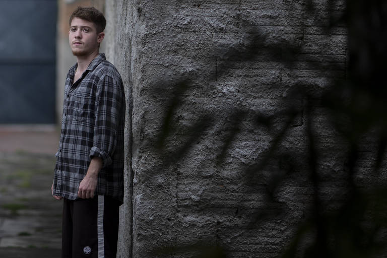 Porém, em novembro, o ciclo menstrual retornou. 'Fiquei dias sem falar com a minha namorada. Comecei a duvidar de mim mesmo, se eu era homem o suficiente', relembra.

