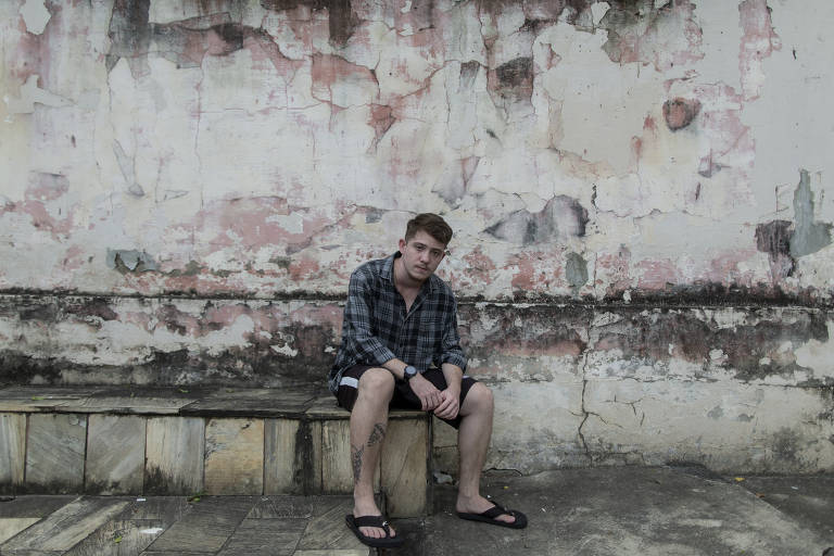 Em dezembro, ele conseguiu comprar um hormônio mais concentrado que o Deposteron, o undecilato de testosterona, que possui intervalo de três em três meses. Agora, mesmo que continue desempregado, ele diz que não vai deixar mais de tomar o medicamento.