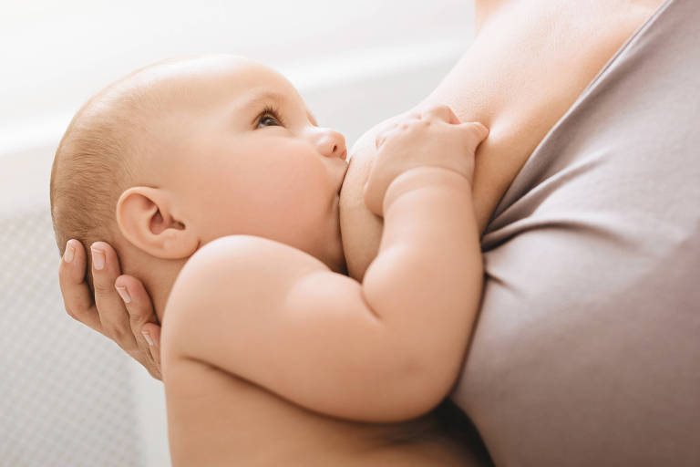 Alterações em leite materno podem causar predisposição a obesidade, diz estudo