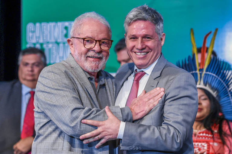 Presidente Luiz Inácio Lula da Silva com o ministro do Desenvolvimento Agrário, Paulo Teixeira