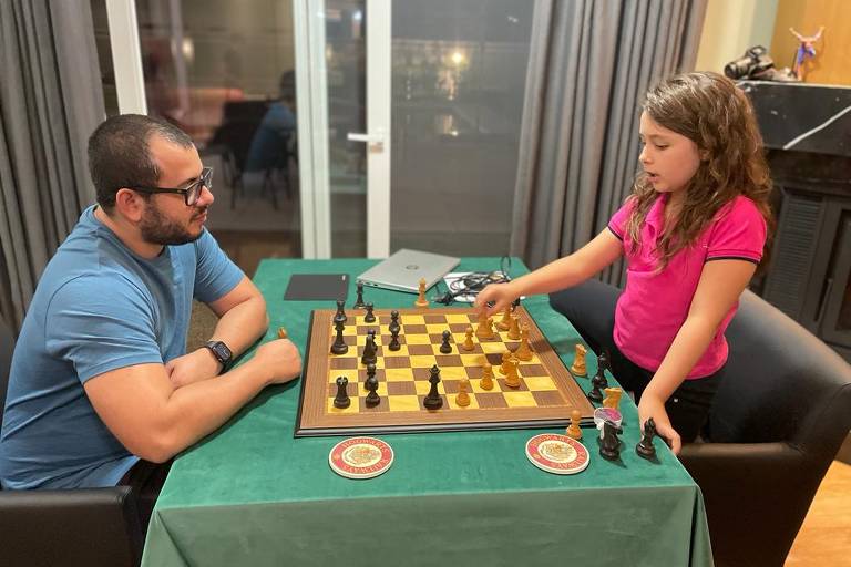 Ex-diarista vira vice-campeã brasileira de xadrez e participa de mundial